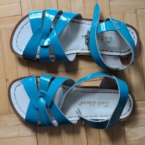 Girls size 1 Salt Water sandals, shiny turquoise blue